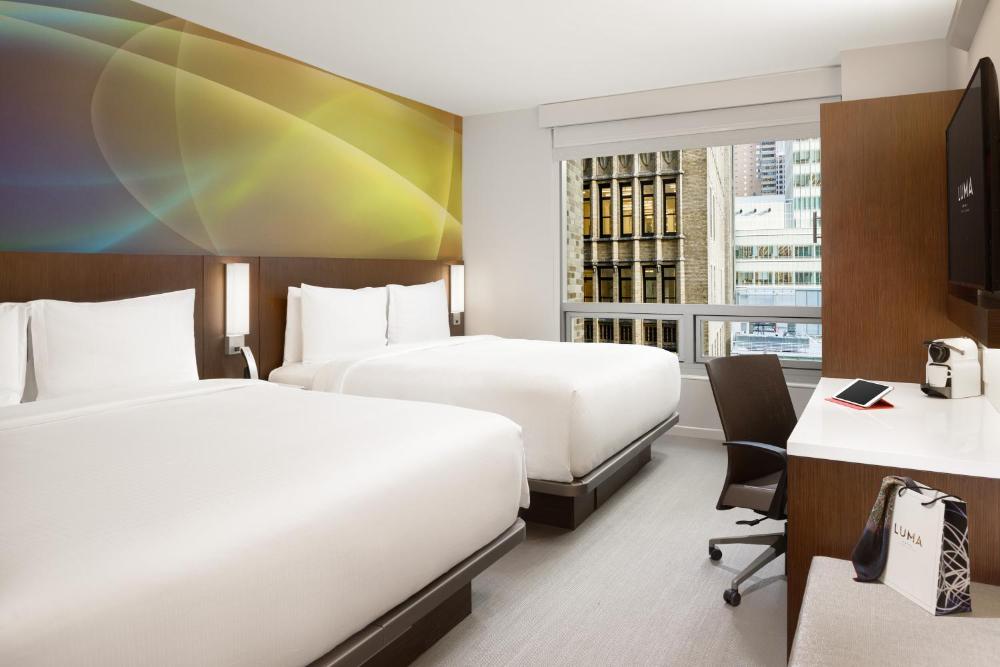 Park Plaza Deluxe King Room with Two King Beds interior